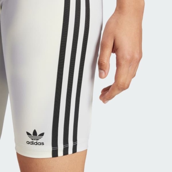 adidas Originals Women's Adicolor Neuclassics Bike Short - Picture 5 of 5